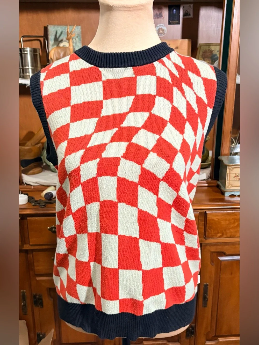 VSTR Premium Red & White Checkerboard Knit Sweater Vest Size Small